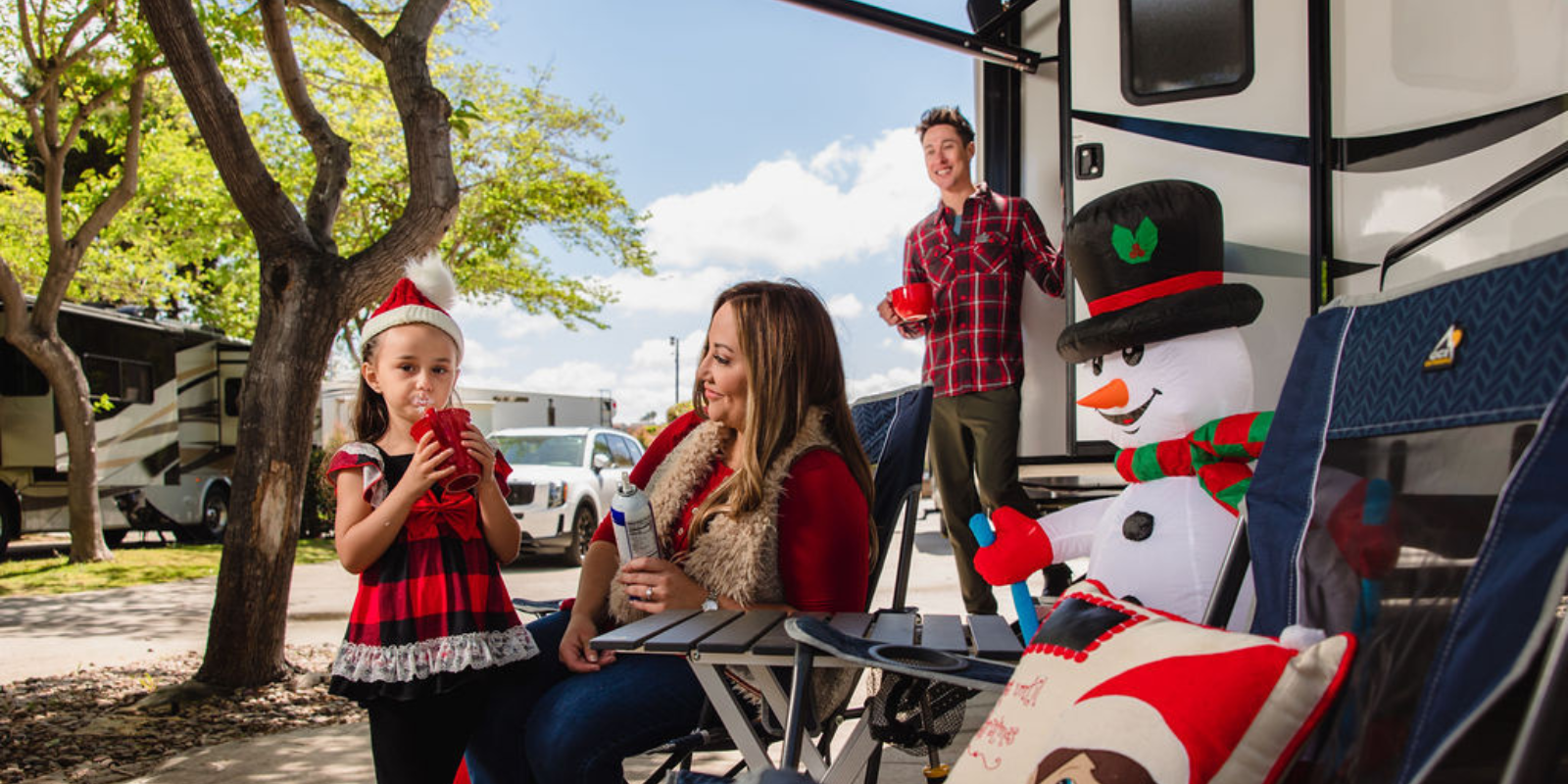 Family RV camping over the holidays_h