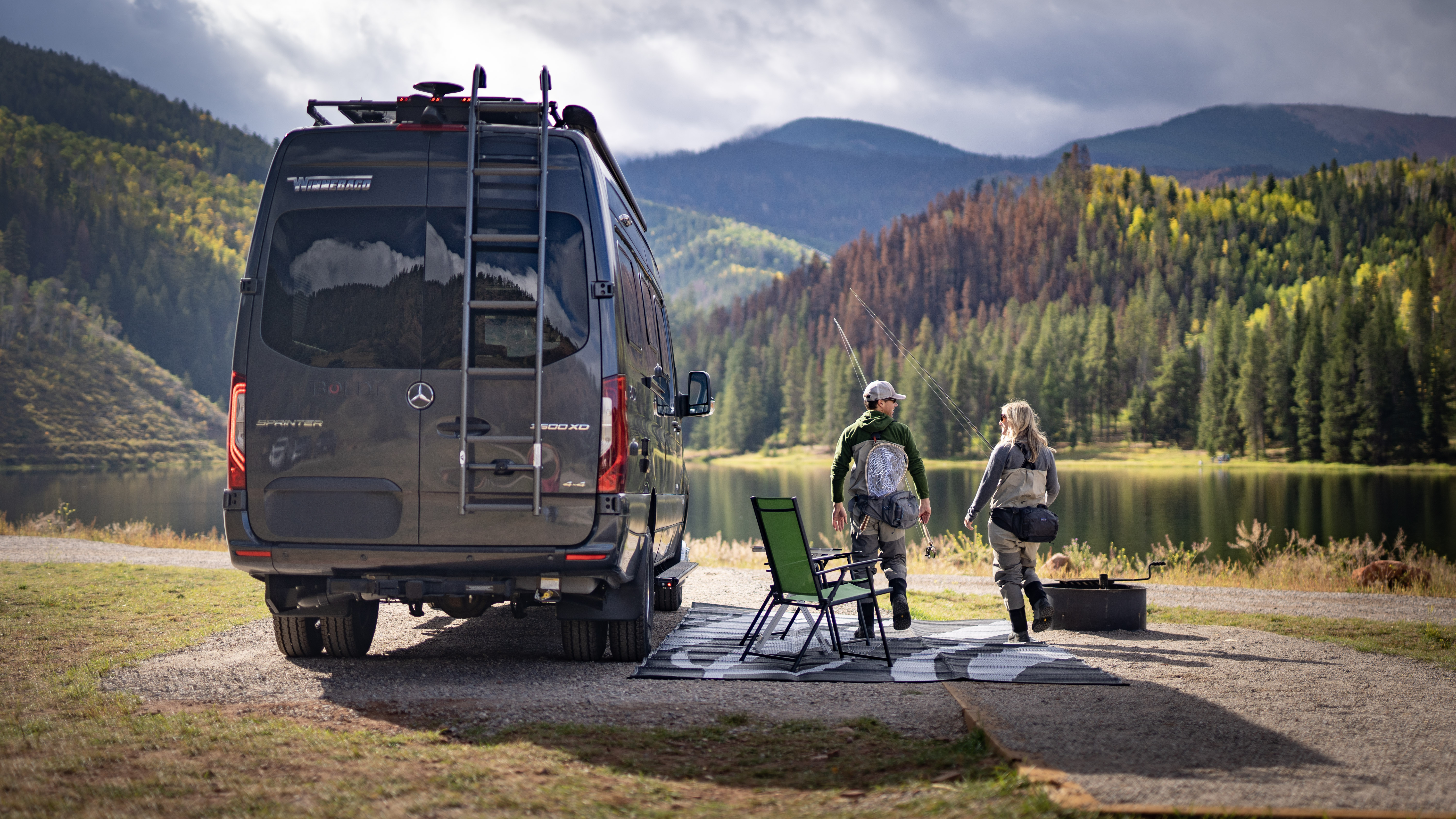  RVing at the lake and mountains