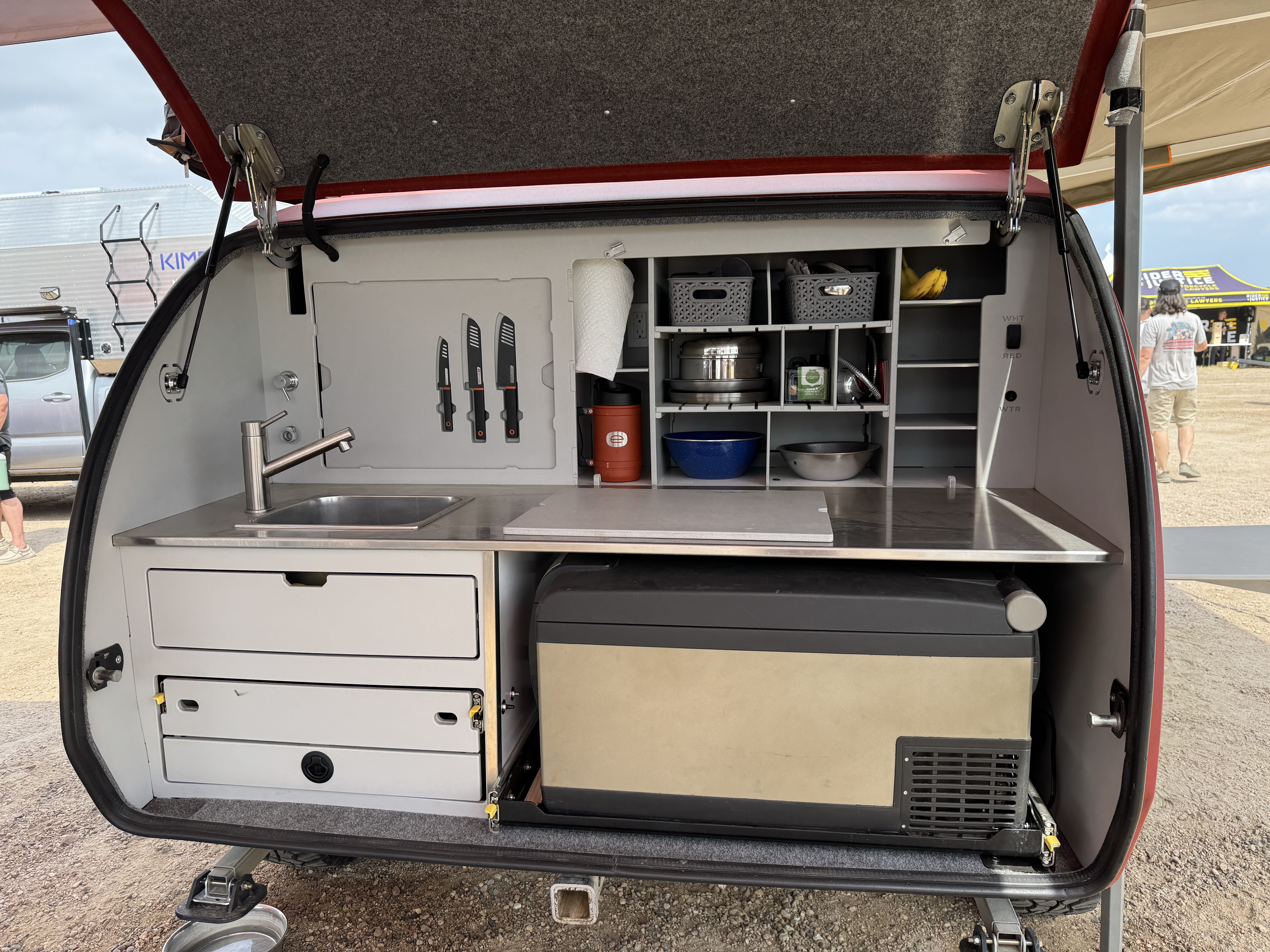 clam shell kitchen