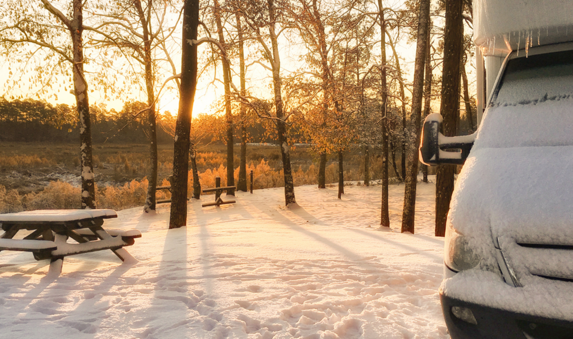 RV in snow_h