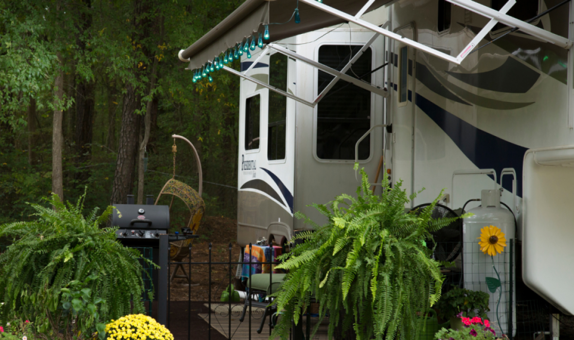 RV on vacation_h