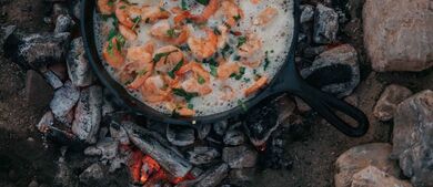 shrimp in skillet over fire