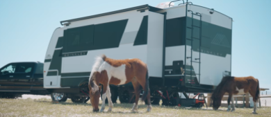 Towable RV with horses_h