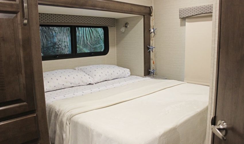https://www.gorving.com/sites/default/files/styles/content_media_full_width_image/public/2020-09/Everything-You-Need-to-Know-About-Living-in-an-RV-with-Kids-RV-Bedroom.jpg?itok=5qEJwsD0