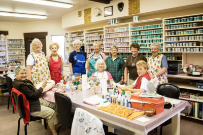 Women at crafts table at Monte Vista RV Resort