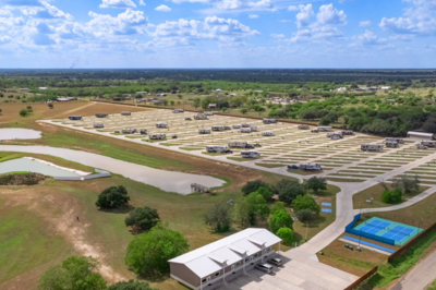 Photo courtesy of Lake Dewberry RV Resort
