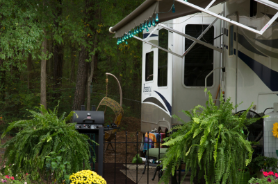 RV on vacation_h