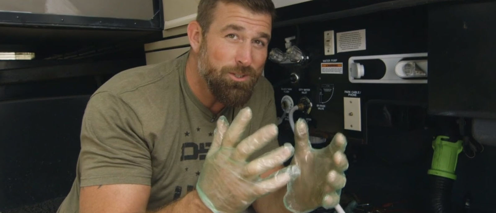 Matt Light in Gloves, black water tank